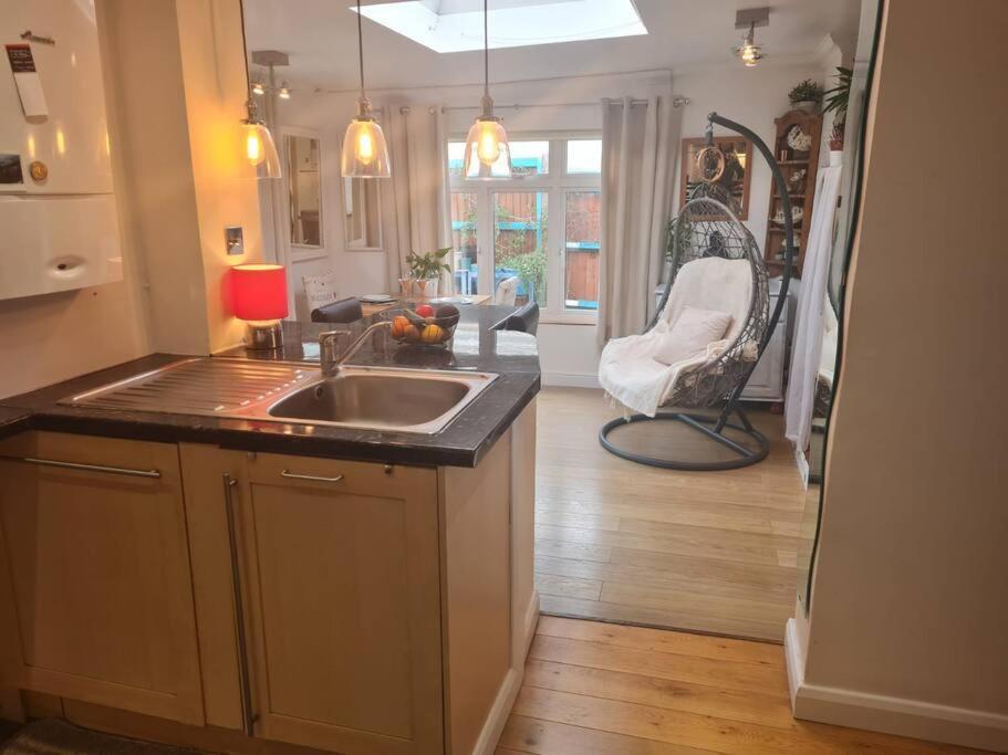 Modern Bungalow With Private Swimming Pool Maidenhead Eksteriør bilde