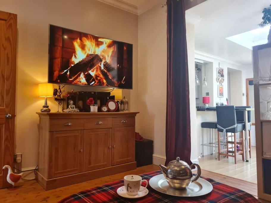 Modern Bungalow With Private Swimming Pool Maidenhead Eksteriør bilde